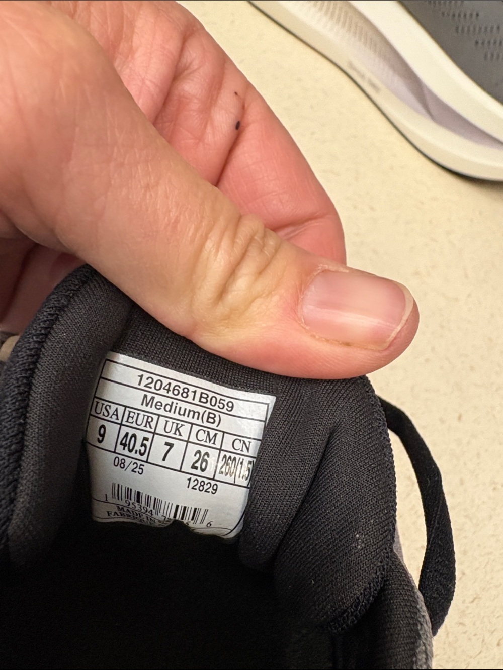 Brooks Gray and Black Women's Running Shoes - Picture 3 of 6